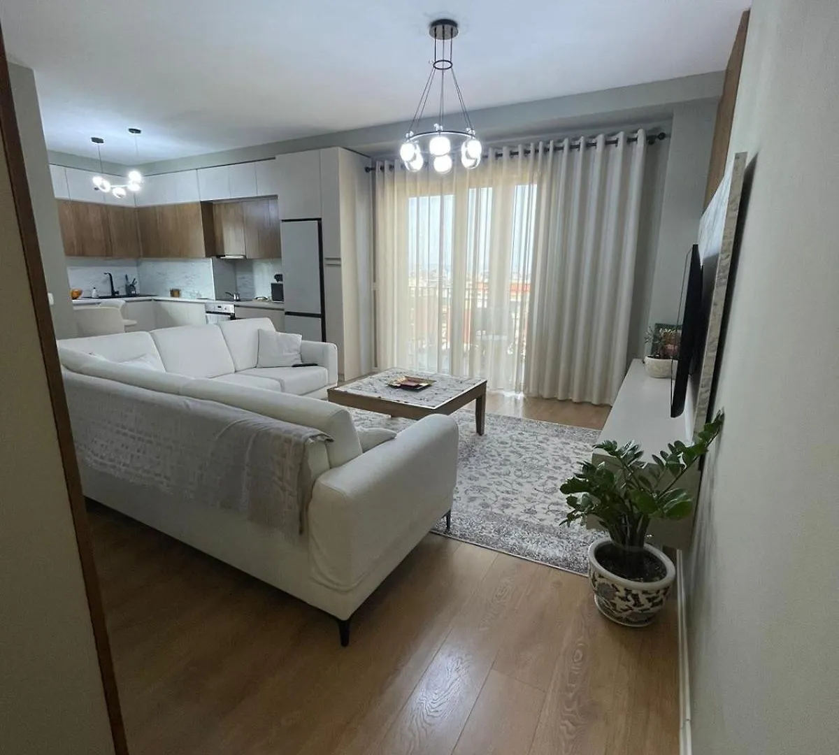 Garden Building Luxury Apartment 티라나 알바니아