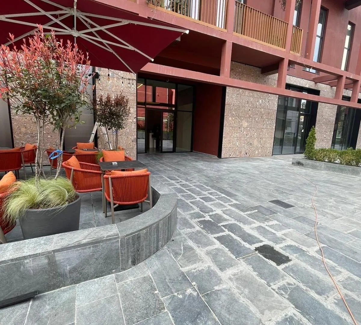 Garden Building Luxury Apartment 티라나