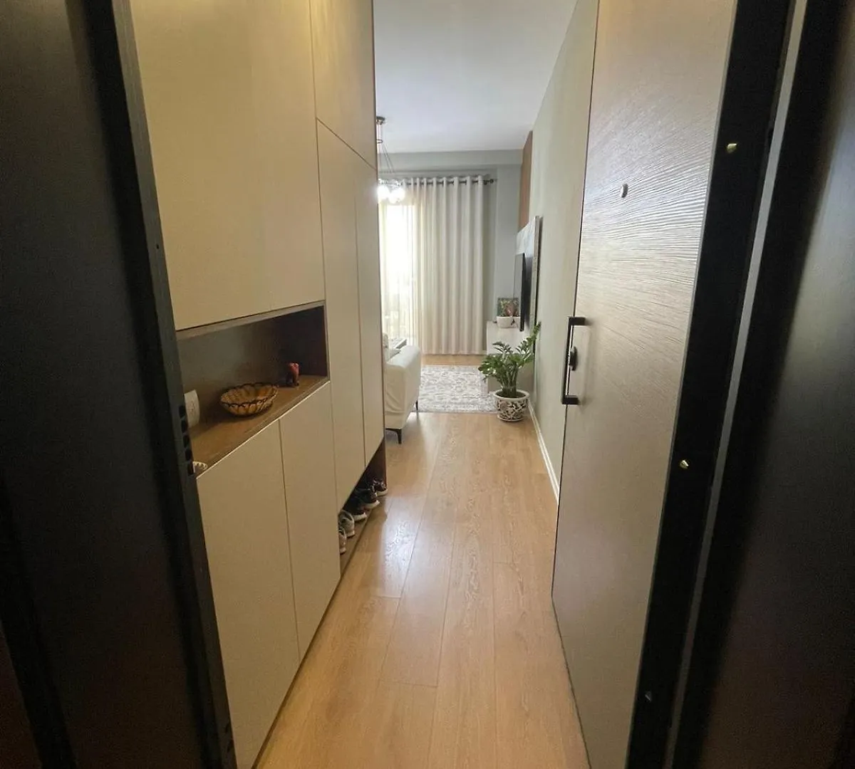 Garden Building Luxury Apartment 티라나